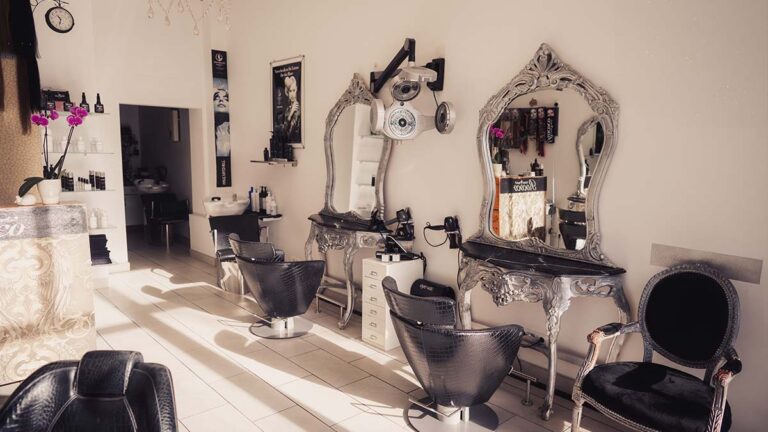 Friseursalon Innenansicht Kundenbereich | Rococo Hairdesign Bochum